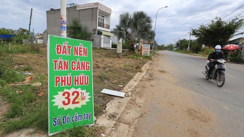 Luật kinh doanh bất động sản còn kẽ hở - Ảnh 1. Luật kinh doanh bất động sản còn kẽ hở - Ảnh 1.