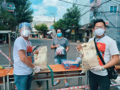 Cẩm nang từ thiện thời bình thường mới - Ảnh 1. Cẩm nang từ thiện thời bình thường mới - Ảnh 1.