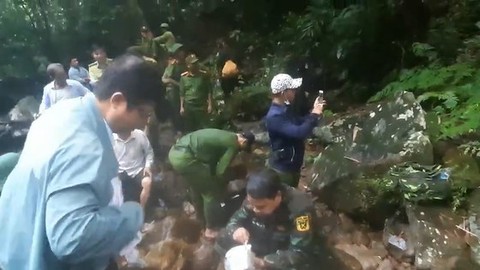 Khởi tố vụ bắn chết 5 con voọc chà vá chân xám quý hiếm - Ảnh 2. Khởi tố vụ bắn chết 5 con voọc chà vá chân xám quý hiếm - Ảnh 2.