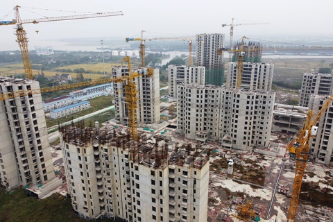 Nhiều doanh nghiệp bất động sản Trung Quốc túng thiếu vì... không bán được tài sản - Ảnh 1. Nhiều doanh nghiệp bất động sản Trung Quốc túng thiếu vì... không bán được tài sản - Ảnh 1.