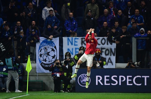 Ronaldo ghi hai bàn ở những phút bù giờ, Man Utd ‘thoát chết’ trước Atalanta - Ảnh 2. Ronaldo ghi hai bàn ở những phút bù giờ, Man Utd ‘thoát chết’ trước Atalanta - Ảnh 2.