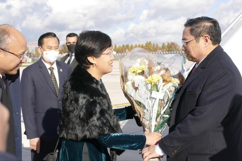 Thủ tướng đến Paris, bắt đầu thăm chính thức Cộng hòa Pháp - Ảnh 5. Thủ tướng đến Paris, bắt đầu thăm chính thức Cộng hòa Pháp - Ảnh 5.