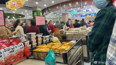 Người dân Trung Quốc đổ xô tích trữ nhu yếu phẩm sau lời kêu gọi của chính quyền - Ảnh 4. Người dân Trung Quốc đổ xô tích trữ nhu yếu phẩm sau lời kêu gọi của chính quyền - Ảnh 4.