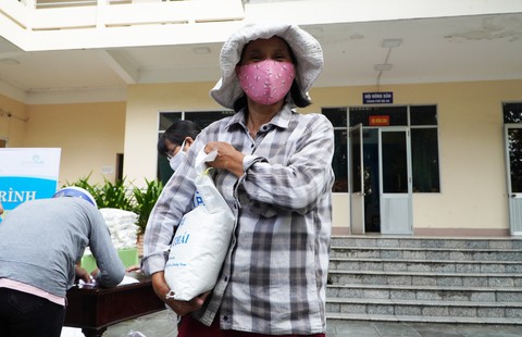 Phụ nữ Hội An thích thú chương trình ‘đổi rác lấy gạo’ - Ảnh 7. Phụ nữ Hội An thích thú chương trình ‘đổi rác lấy gạo’ - Ảnh 7.