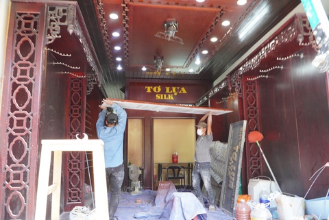 Người Hội An tất bật dọn dẹp hàng quán đón khách du lịch - Ảnh 3. Người Hội An tất bật dọn dẹp hàng quán đón khách du lịch - Ảnh 3.