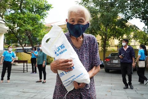 Phụ nữ Hội An thích thú chương trình ‘đổi rác lấy gạo’ - Ảnh 6. Phụ nữ Hội An thích thú chương trình ‘đổi rác lấy gạo’ - Ảnh 6.
