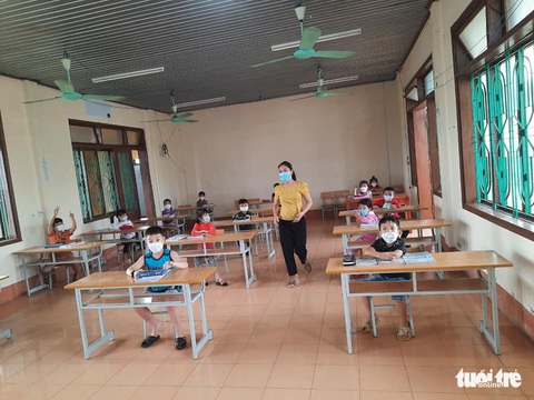 Mở riêng lớp học cho học sinh F1 ngay trong khu cách ly tập trung - Ảnh 1. Mở riêng lớp học cho học sinh F1 ngay trong khu cách ly tập trung - Ảnh 1.