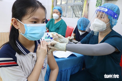 Tiêm vắc xin cho trẻ từ 3 đến dưới 12 tuổi: Cần nhưng không vội - Ảnh 1. Tiêm vắc xin cho trẻ từ 3 đến dưới 12 tuổi: Cần nhưng không vội - Ảnh 1.