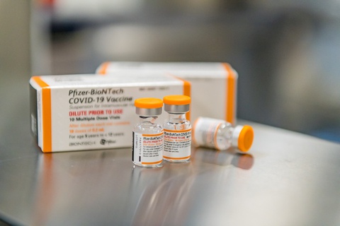 Dịch COVID-19 ngày 3-11: Trẻ 5-11 tuổi ở Mỹ sắp được tiêm vắc xin Pfizer - Ảnh 1. Dịch COVID-19 ngày 3-11: Trẻ 5-11 tuổi ở Mỹ sắp được tiêm vắc xin Pfizer - Ảnh 1.