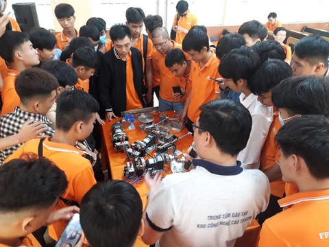 Vượt bão COVID, sinh viên năm cuối lập mưu kiếm việc làm sớm - Ảnh 4. Vượt bão COVID, sinh viên năm cuối lập mưu kiếm việc làm sớm - Ảnh 4.