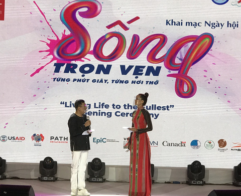Hơn 4 năm HHen Niê đồng hành với người sống chung HIV - Ảnh 1. Hơn 4 năm HHen Niê đồng hành với người sống chung HIV - Ảnh 1.