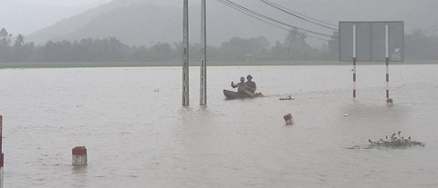 Phú Yên: 3 thủy điện xả lũ, dự báo nhiều nơi hạ du ngập lụt - Ảnh 1. Phú Yên: 3 thủy điện xả lũ, dự báo nhiều nơi hạ du ngập lụt - Ảnh 1.