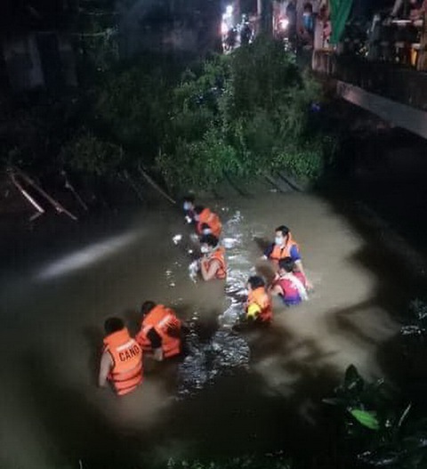 Hai anh em 6 và 4 tuổi trượt kênh chết đuối - Ảnh 1. Hai anh em 6 và 4 tuổi trượt kênh chết đuối - Ảnh 1.