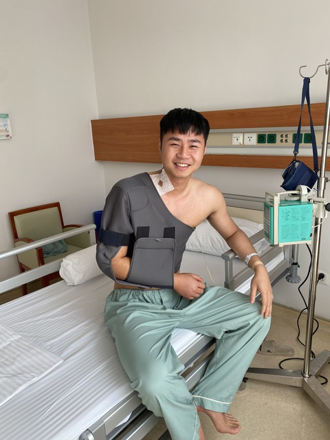 Thủ môn Văn Toản phẫu thuật chấn thương vai thành công - Ảnh 1. Thủ môn Văn Toản phẫu thuật chấn thương vai thành công - Ảnh 1.