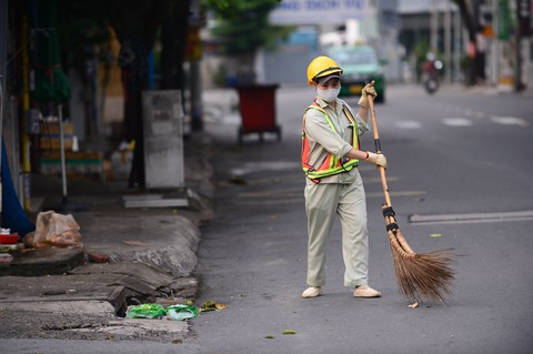 Diễn đàn Môi trường nơi tôi sống: Tôi yêu Sài Gòn bằng... cuộn băng keo, túi đựng rác - Ảnh 1. Diễn đàn Môi trường nơi tôi sống: Tôi yêu Sài Gòn bằng... cuộn băng keo, túi đựng rác - Ảnh 1.