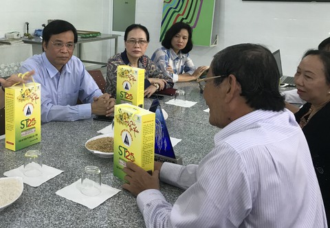 Chưa biết được tham gia không, doanh nghiệp vẫn gửi gạo thi gạo ngon nhất thế giới - Ảnh 1. Chưa biết được tham gia không, doanh nghiệp vẫn gửi gạo thi gạo ngon nhất thế giới - Ảnh 1.