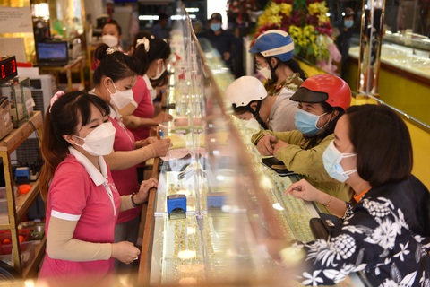 Giá vàng tăng sau thông tin vắc xin COVID-19 giảm hiệu quả trước Omicron - Ảnh 1. Giá vàng tăng sau thông tin vắc xin COVID-19 giảm hiệu quả trước Omicron - Ảnh 1.