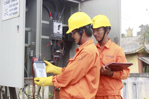 PC Quảng Trị thực hiện tốt nhiệm vụ kép ‘vừa chống dịch vừa đảm bảo cấp điện’ - Ảnh 1. PC Quảng Trị thực hiện tốt nhiệm vụ kép ‘vừa chống dịch vừa đảm bảo cấp điện’ - Ảnh 1.