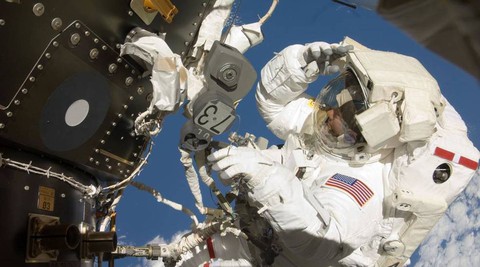 NASA hoãn chuyến đi bộ ngoài Trạm Vũ trụ quốc tế - Ảnh 1. NASA hoãn chuyến đi bộ ngoài Trạm Vũ trụ quốc tế - Ảnh 1.