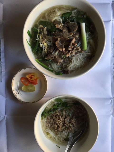 Mong Việt Nam có phở thịt bằm, như tô phở tôi dành cho mẹ gần 100 tuổi - Ảnh 3. Mong Việt Nam có phở thịt bằm, như tô phở tôi dành cho mẹ gần 100 tuổi - Ảnh 3.