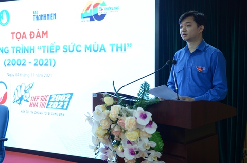 20 năm, gần 20 triệu thí sinh, người nhà được tiếp sức mùa thi - Ảnh 1. 20 năm, gần 20 triệu thí sinh, người nhà được tiếp sức mùa thi - Ảnh 1.