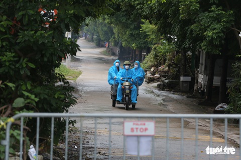 Ngày 4-11: Hà Nội nóng trở lại với 104 ca COVID-19 ở 18 quận huyện - Ảnh 1. Ngày 4-11: Hà Nội nóng trở lại với 104 ca COVID-19 ở 18 quận huyện - Ảnh 1.