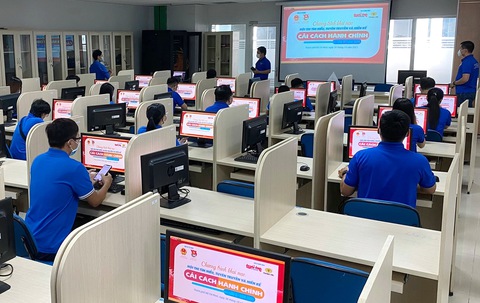 Hàng ngàn bạn trẻ vượt chướng ngại vật ở hội thi cải cách hành chính - Ảnh 2. Hàng ngàn bạn trẻ vượt chướng ngại vật ở hội thi cải cách hành chính - Ảnh 2.