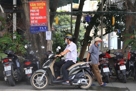 Đi xin việc thời bình thường mới: Nơi OK ngay, nơi... đợi nha em - Ảnh 1. Đi xin việc thời bình thường mới: Nơi OK ngay, nơi... đợi nha em - Ảnh 1.