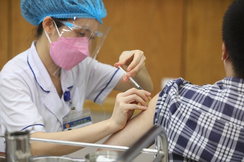 Sau sự cố tiêm vắc xin COVID-19 cho trẻ sơ sinh, Bộ Y tế chấn chỉnh mạnh - Ảnh 1. Sau sự cố tiêm vắc xin COVID-19 cho trẻ sơ sinh, Bộ Y tế chấn chỉnh mạnh - Ảnh 1.