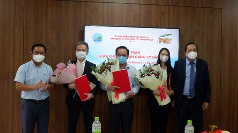 Long An cấp giấy chứng nhận đầu tư cho doanh nghiệp sau 4 giờ nộp hồ sơ - Ảnh 1. Long An cấp giấy chứng nhận đầu tư cho doanh nghiệp sau 4 giờ nộp hồ sơ - Ảnh 1.