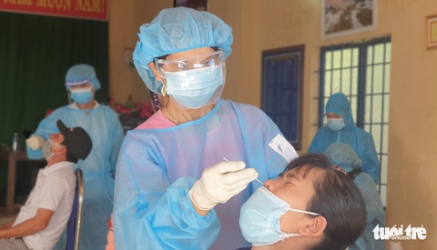 Phú Yên: Đầu tháng 12 mới xem xét khả năng F0 nhẹ được ở nhà - Ảnh 1. Phú Yên: Đầu tháng 12 mới xem xét khả năng F0 nhẹ được ở nhà - Ảnh 1.
