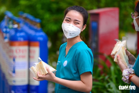 Tin sáng 5-11: Số ca COVID-19 nhập viện cao hơn xuất viện, 86% người nhập viện đã tiêm vắc xin - Ảnh 3. Tin sáng 5-11: Số ca COVID-19 nhập viện cao hơn xuất viện, 86% người nhập viện đã tiêm vắc xin - Ảnh 3.
