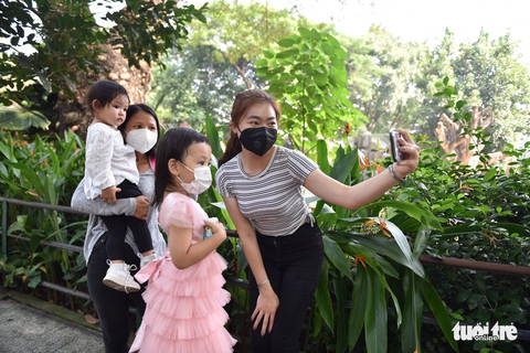 Ngày đầu Thảo cầm viên mở cửa trở lại, người dân ‘rần rần’ tới ủng hộ - Ảnh 7. Ngày đầu Thảo cầm viên mở cửa trở lại, người dân ‘rần rần’ tới ủng hộ - Ảnh 7.