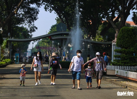 Ngày đầu Thảo cầm viên mở cửa trở lại, người dân ‘rần rần’ tới ủng hộ - Ảnh 3. Ngày đầu Thảo cầm viên mở cửa trở lại, người dân ‘rần rần’ tới ủng hộ - Ảnh 3.