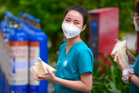 Tin COVID-19 chiều 10-6: Ca nhiễm mới tăng nhẹ, 62 ca đang thở oxy, Tây Ninh có 1 ca tử vong - Ảnh 1. Tin COVID-19 chiều 10-6: Ca nhiễm mới tăng nhẹ, 62 ca đang thở oxy, Tây Ninh có 1 ca tử vong - Ảnh 1.