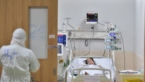 Dịch COVID-19 tăng nhiều tỉnh thành, chuyên gia nói cần tăng độ bao phủ vắc xin - Ảnh 1. Dịch COVID-19 tăng nhiều tỉnh thành, chuyên gia nói cần tăng độ bao phủ vắc xin - Ảnh 1.