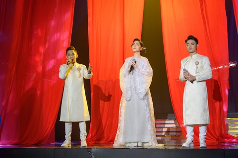 Hát sáng tác của Mạnh Quỳnh, Trường Sang đăng quang Solo cùng bolero mùa 7 - Ảnh 6. Hát sáng tác của Mạnh Quỳnh, Trường Sang đăng quang Solo cùng bolero mùa 7 - Ảnh 6.