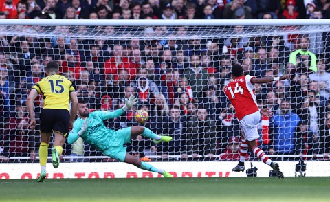 Aubameyang đá hỏng penalty, Arsenal chật vật đá bại Watford - Ảnh 1. Aubameyang đá hỏng penalty, Arsenal chật vật đá bại Watford - Ảnh 1.