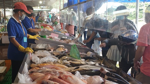 Ế khách nhưng doanh nghiệp, siêu thị vẫn chạy đua khuyến mãi cho thị trường cuối năm - Ảnh 5. Ế khách nhưng doanh nghiệp, siêu thị vẫn chạy đua khuyến mãi cho thị trường cuối năm - Ảnh 5.