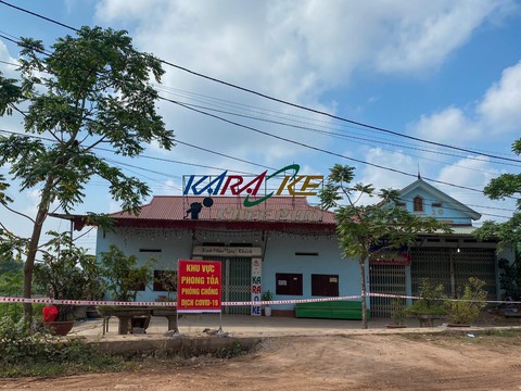 Khởi tố vụ án quán karaoke hoạt động chui làm lây lan dịch COVID-19 - Ảnh 1. Khởi tố vụ án quán karaoke hoạt động chui làm lây lan dịch COVID-19 - Ảnh 1.
