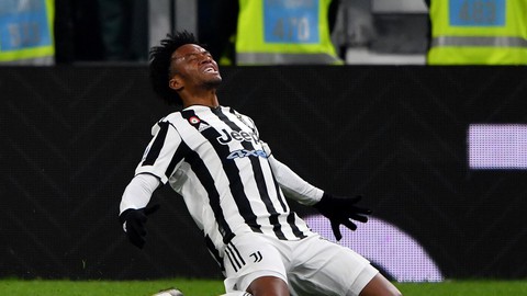 Juventus chật vật thắng ở phút bù giờ dù chơi hơn người - Ảnh 1. Juventus chật vật thắng ở phút bù giờ dù chơi hơn người - Ảnh 1.