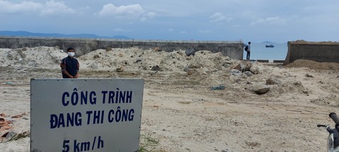 Có phải bãi biển du lịch Dốc Lết bị phá để làm bờ kè? - Ảnh 3. Có phải bãi biển du lịch Dốc Lết bị phá để làm bờ kè? - Ảnh 3.