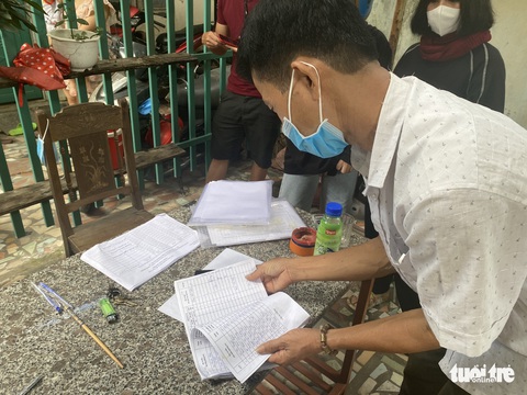 Xác minh vụ xô xát ở nhà tổ trưởng liên quan tiền trợ cấp COVID-19 - Ảnh 2. Xác minh vụ xô xát ở nhà tổ trưởng liên quan tiền trợ cấp COVID-19 - Ảnh 2.