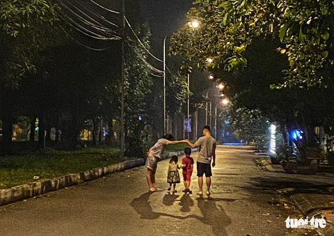 Gia đình trẻ có em bé, sống xa cách, mất việc, làm sao giữ lửa hạnh phúc? - Ảnh 1. Gia đình trẻ có em bé, sống xa cách, mất việc, làm sao giữ lửa hạnh phúc? - Ảnh 1.