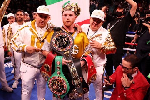 Hạ knock-out Caleb Plant, Canelo Alvarez thành nhà vô địch tuyệt đối - Ảnh 2. Hạ knock-out Caleb Plant, Canelo Alvarez thành nhà vô địch tuyệt đối - Ảnh 2.