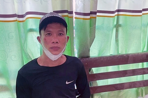 Đã bắt được nghi phạm có súng, cố thủ trong nhà dân - Ảnh 1. Đã bắt được nghi phạm có súng, cố thủ trong nhà dân - Ảnh 1.