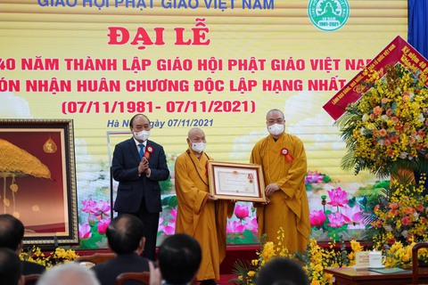 Giáo hội Phật giáo Việt Nam đón nhận Huân chương Độc lập hạng nhất - Ảnh 1. Giáo hội Phật giáo Việt Nam đón nhận Huân chương Độc lập hạng nhất - Ảnh 1.