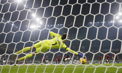 Bị Inter Milan cầm chân, AC Milan lỡ cơ hội đoạt ngôi đầu bảng - Ảnh 3. Bị Inter Milan cầm chân, AC Milan lỡ cơ hội đoạt ngôi đầu bảng - Ảnh 3.