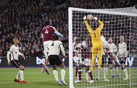 Alisson mắc sai lầm, Liverpool gục ngã trước West Ham - Ảnh 1. Alisson mắc sai lầm, Liverpool gục ngã trước West Ham - Ảnh 1.