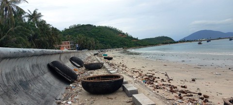 Chủ tịch tỉnh Khánh Hòa: Kè biển Ninh Hải không ảnh hưởng đến bãi biển du lịch Dốc Lết - Ảnh 1. Chủ tịch tỉnh Khánh Hòa: Kè biển Ninh Hải không ảnh hưởng đến bãi biển du lịch Dốc Lết - Ảnh 1.